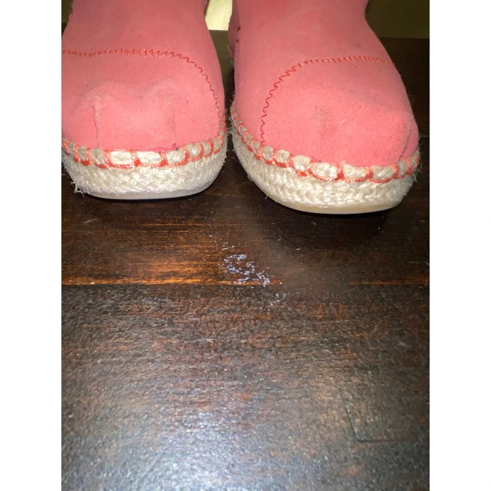TOMS Coral Suede Slip On Hibiscus Sueded Shoes Comfort Casual Womens Sz‎ 7